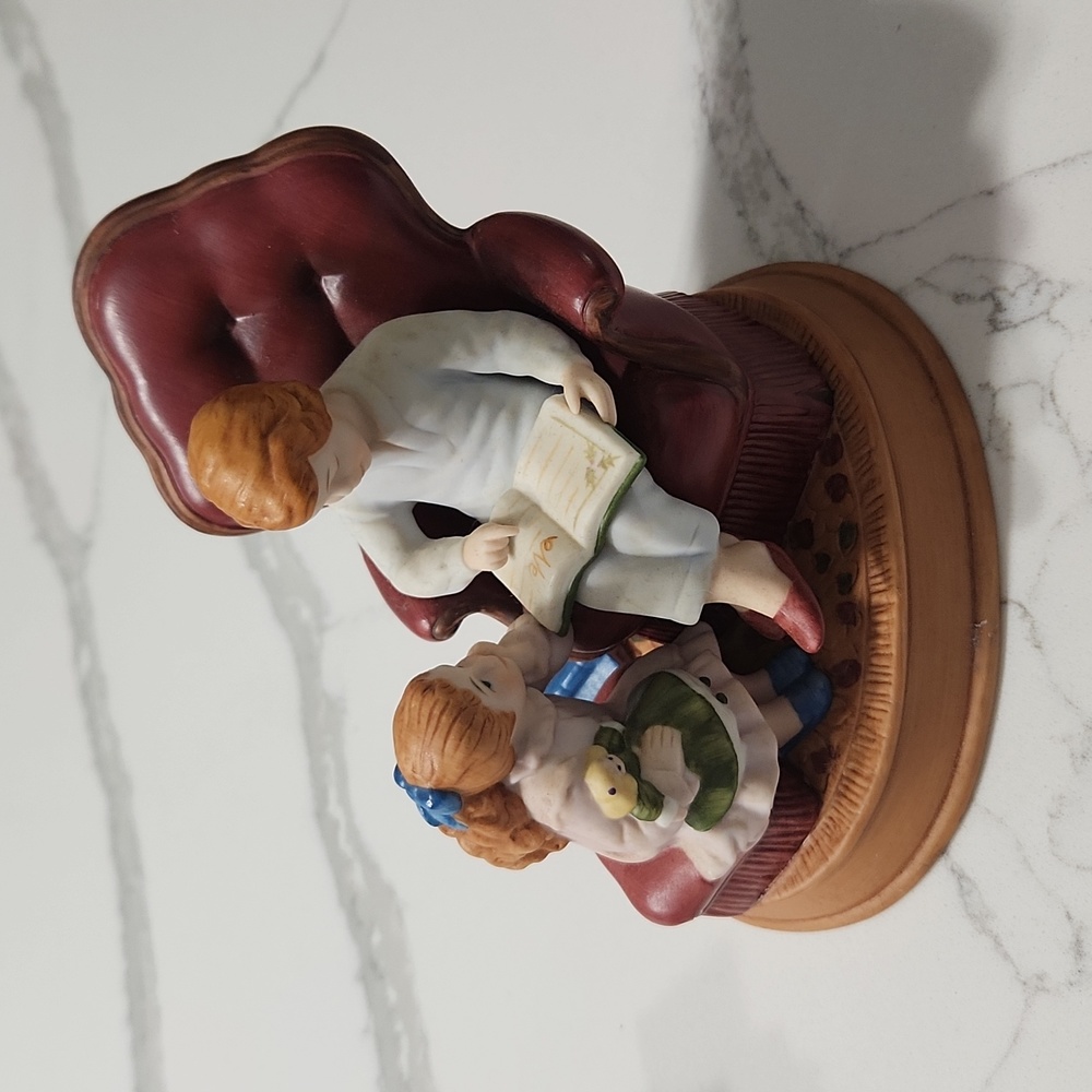 1983 Avon Christmas porcelain collectible